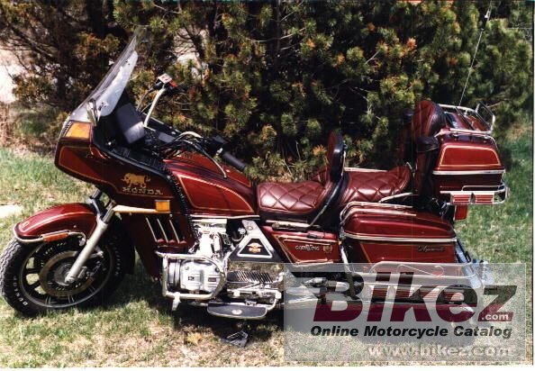 Big Glen Ridout gl 1100 gold wing picture and wallpaper from Bikez.com
